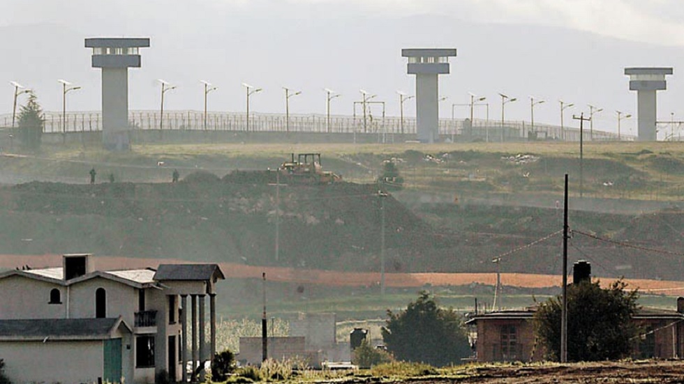 Convoy traslada a detenidos de la FEMDO al Altiplano; serían escoltas de ‘el Mencho’