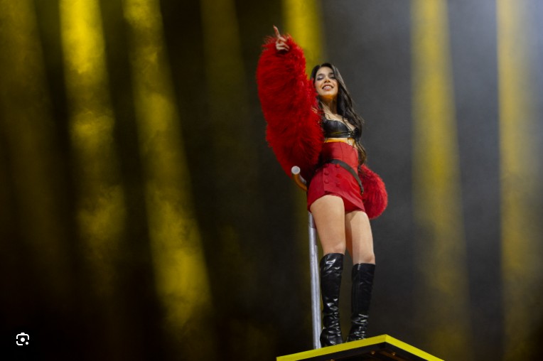 Kenia Os presenta su disco “K de Karma” en el Palacio de los Deportes