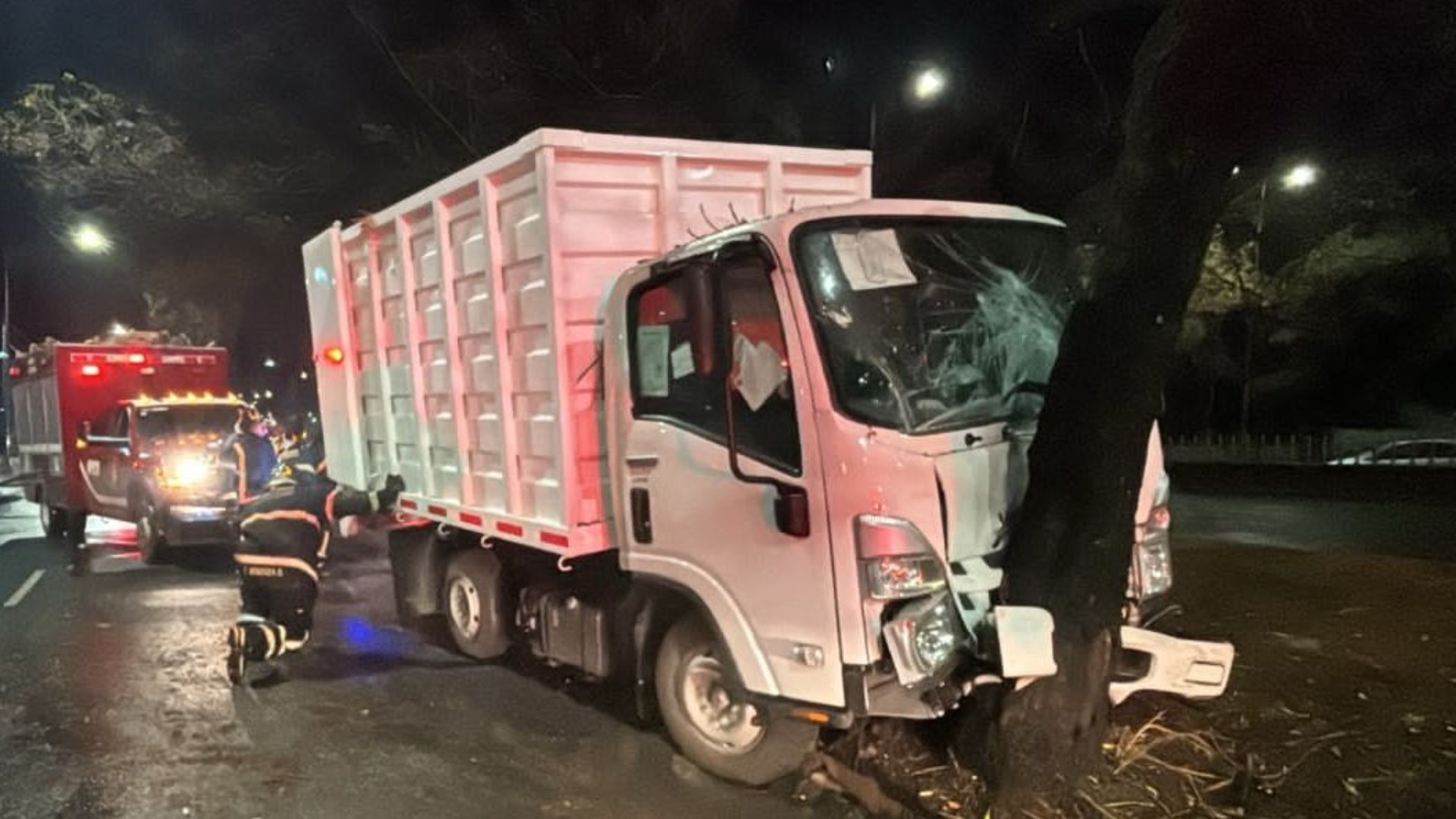 Choque en Tlalpan deja 12 trabajadores de limpieza lesionados