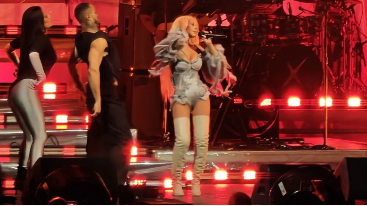 Fans divididos: críticas y elogios al concierto de Christina Aguilera en CDMX