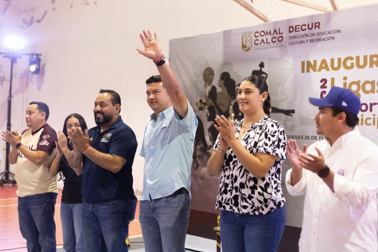 Anuncia Ovidio Peralta construcción de dos canchas de Fut5 en Comalcalco