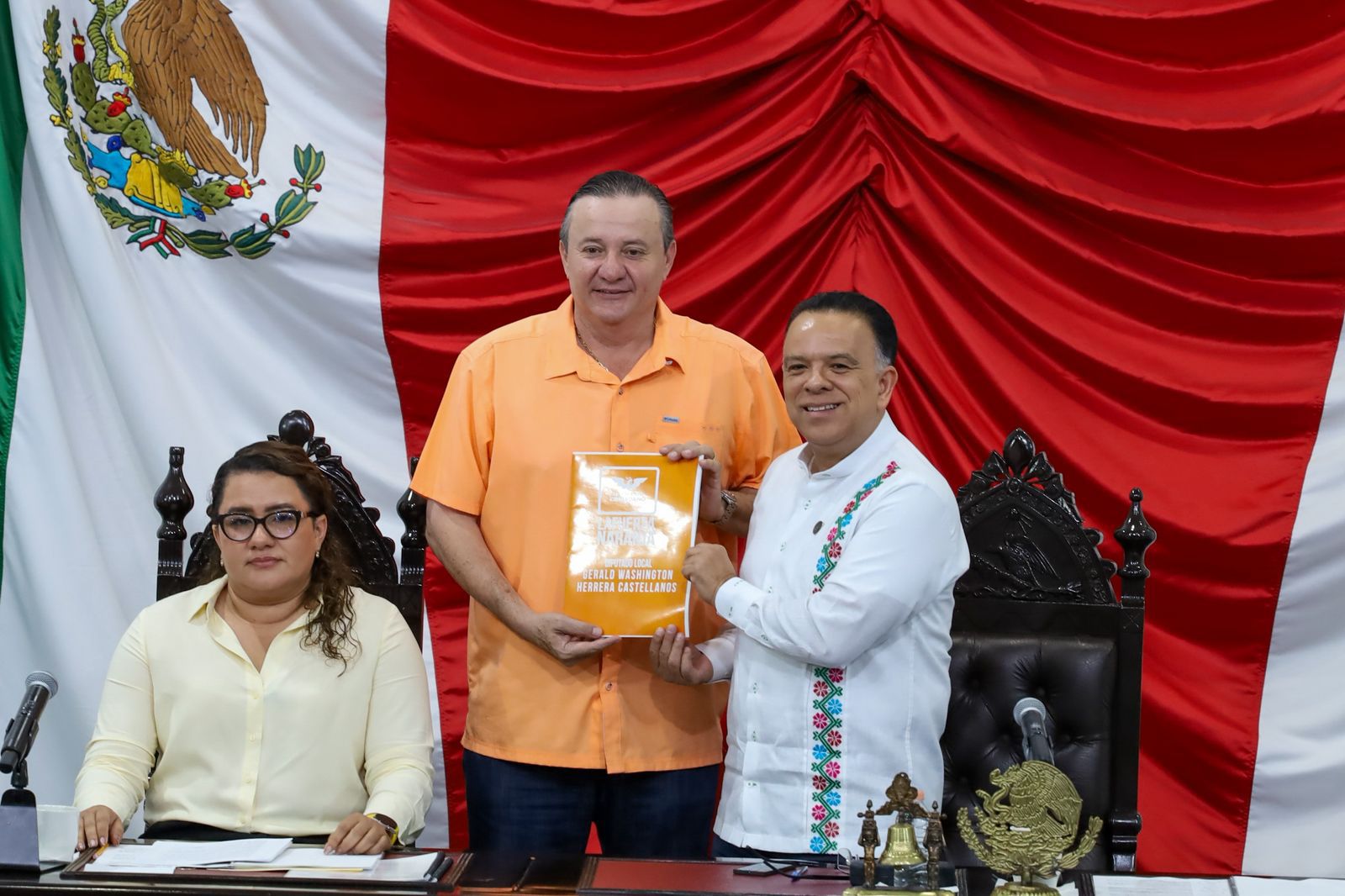 Propone Gerald Washington tipificar como delito la firma de hojas en blanco en Tabasco