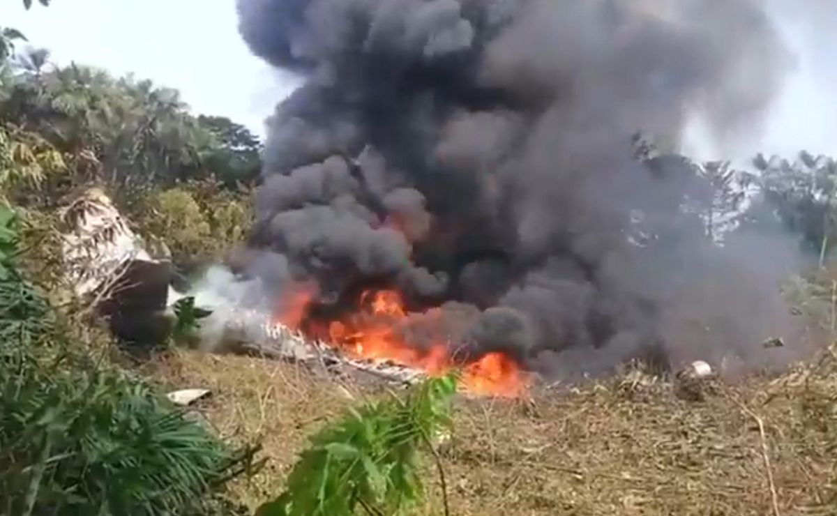 Avión militar se accidenta en Colombia; sobrevivieron 48 de 125 personas