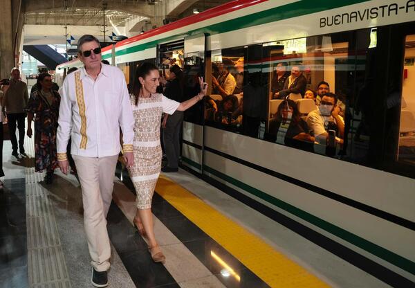 Sheinbaum le cumple a México; inaugura el Tren Felipe Ángeles, Buenavista-AIFA