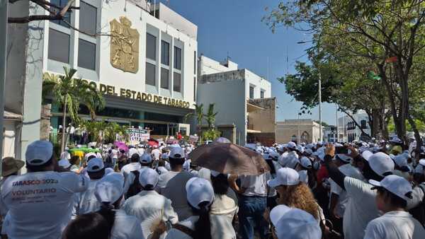 Burócratas marchan por reforma al ISSET