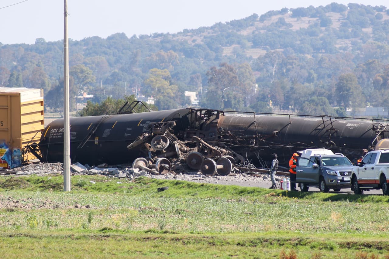 Se descarrila tren con material inflamable en Tlaxcala