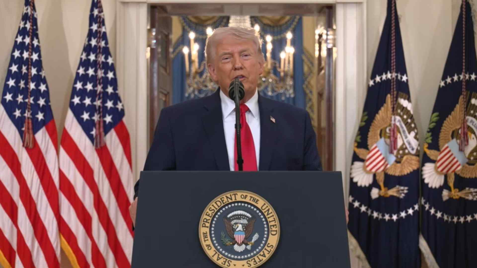 Trump destaca avances en Irán; asegura que EE.UU. no necesita el Estrecho de Ormuz