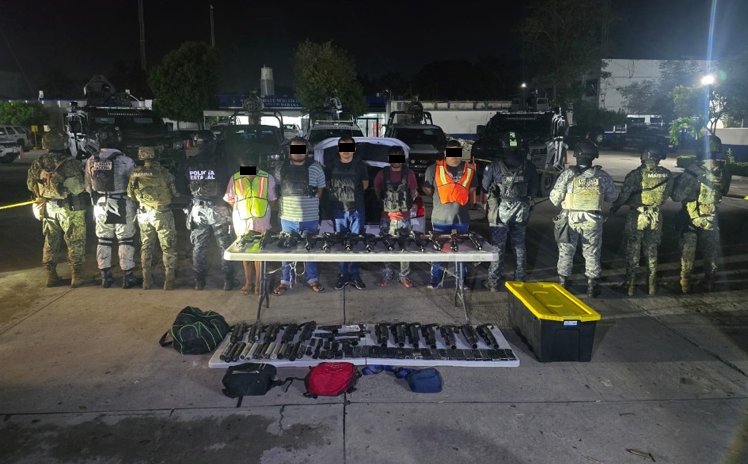Ejército Mexicano detiene a cinco personas y asegura armamento en Centro