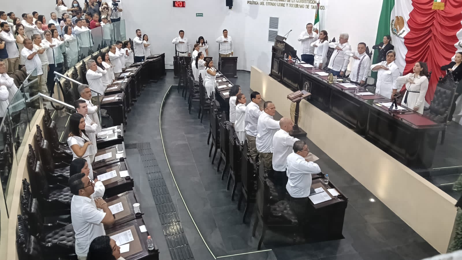 Marcos Medina clausura periodo legislativo de la LXV Legislatura