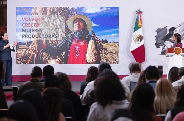 Claudia Sheinbaum y la tabasqueña, Mónica Fernández, presentan programa para liquidar créditos impagables del campo