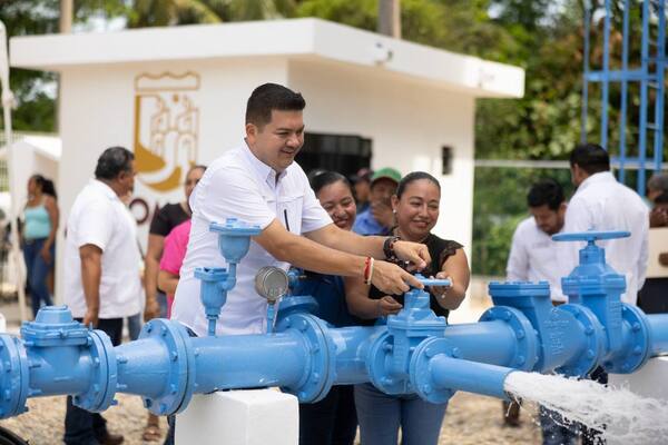 Ovidio Peralta inaugura obras por más de 11 mdp en Comalcalco