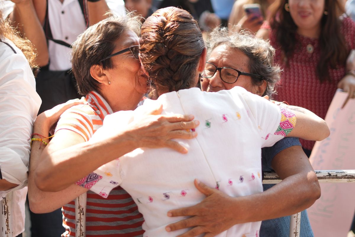 Claudia Sheinbaum felicita a las madres mexicanas y pide reconocer su trabajo de cuidados