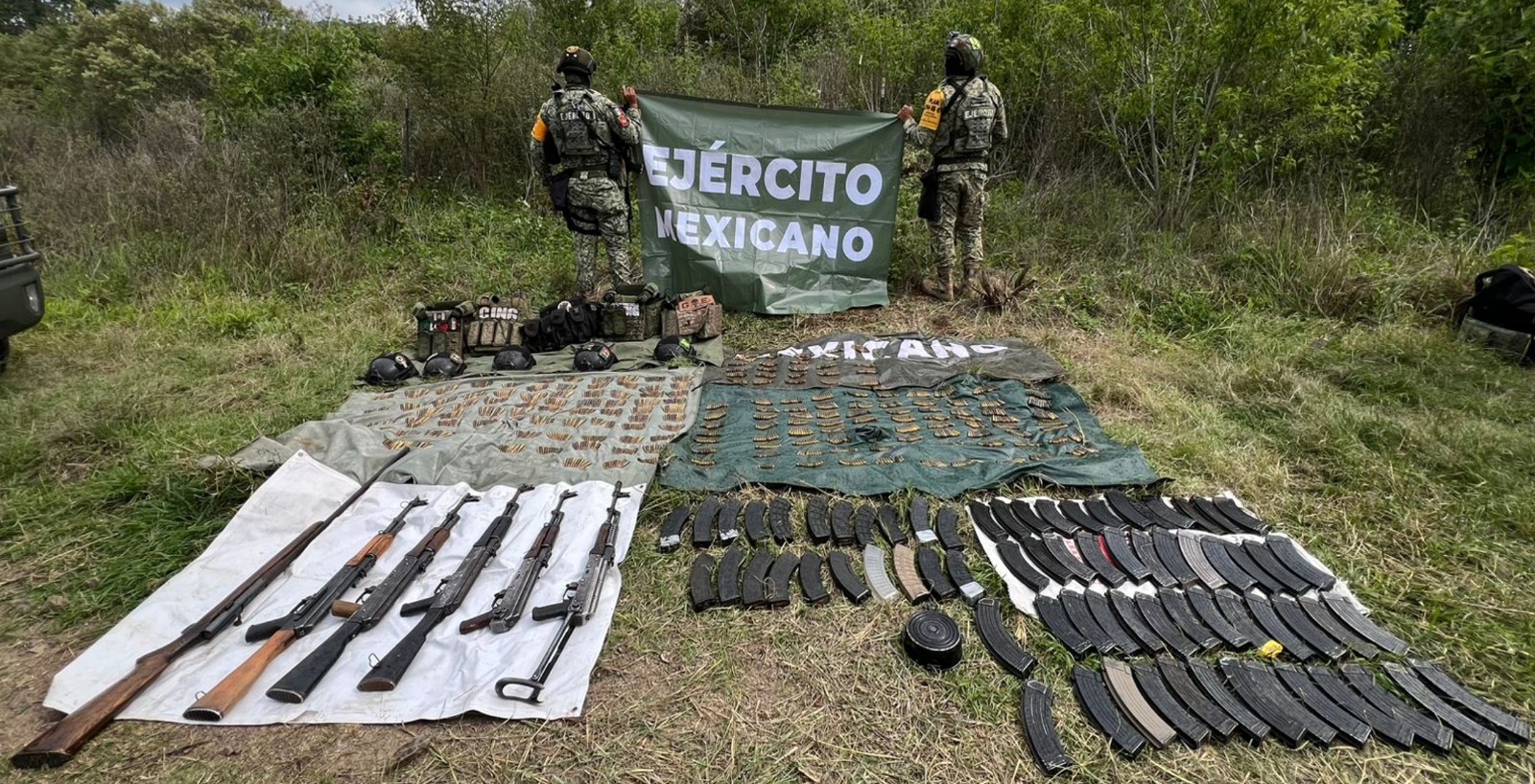 Golpe al crimen: aseguran droga, armas y explosivos en 14 estados