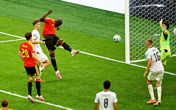 Bélgica despierta con goleada y avanza como líder del Grupo G
