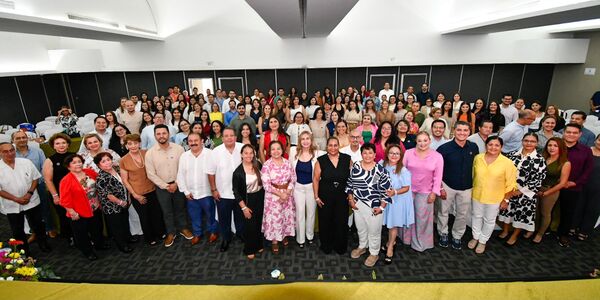Reconocen trayectoria de odontopediatras en seminario de la UJAT