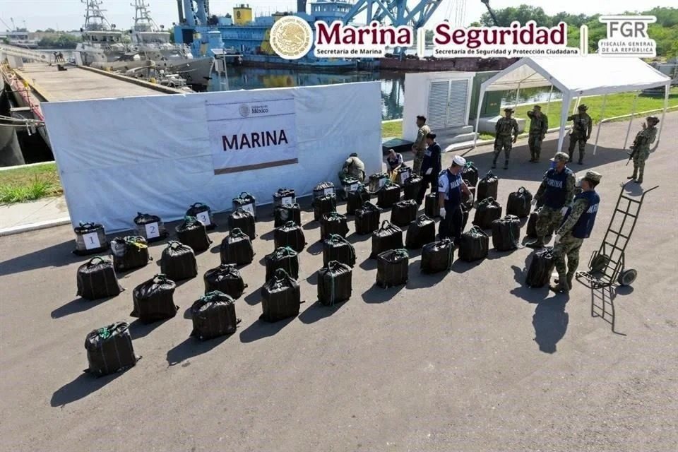Decomisan 1.5 toneladas de cocaína en aguas del Pacífico