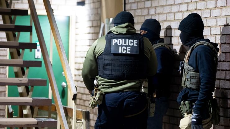 ICE arresta a pareja de pastores mexicanos con tres hijos estadounidenses en Texas