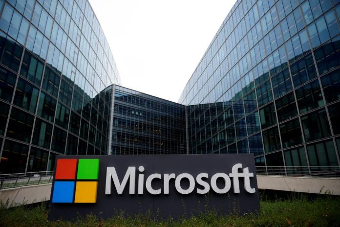 Microsoft aumenta emisiones y consumo de agua por expansión de la IA