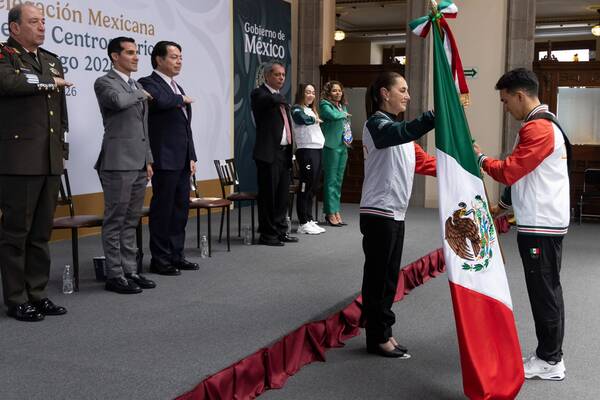 Sheinbaum abandera a la delegación mexicana rumbo a Santo Domingo 2026