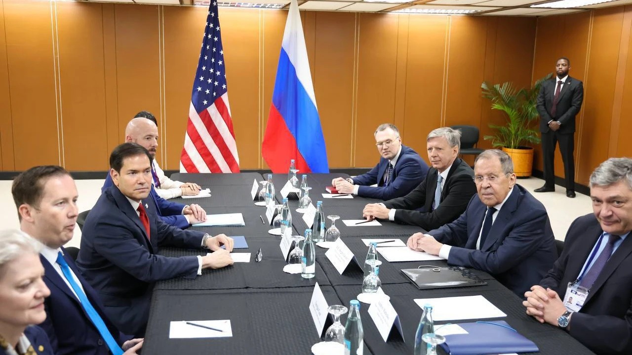 EU y Rusia se reúnen para tratar la guerra en Ucrania y su posible fin