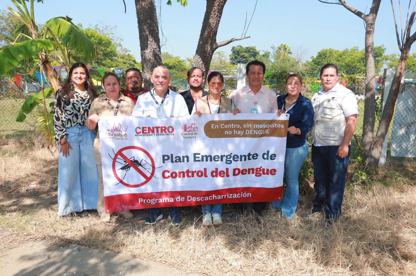 Centro limpia tiradero clandestino en Atasta para prevenir el dengue