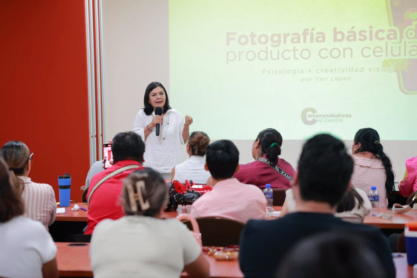 Capacita Centro en presentación creativa de productos a más de 170 participantes de Emprendedores+