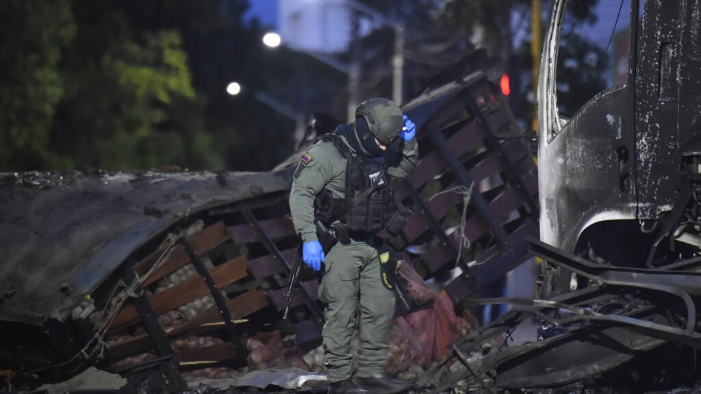 Explosión de autobomba deja 11 heridos en Colombia
