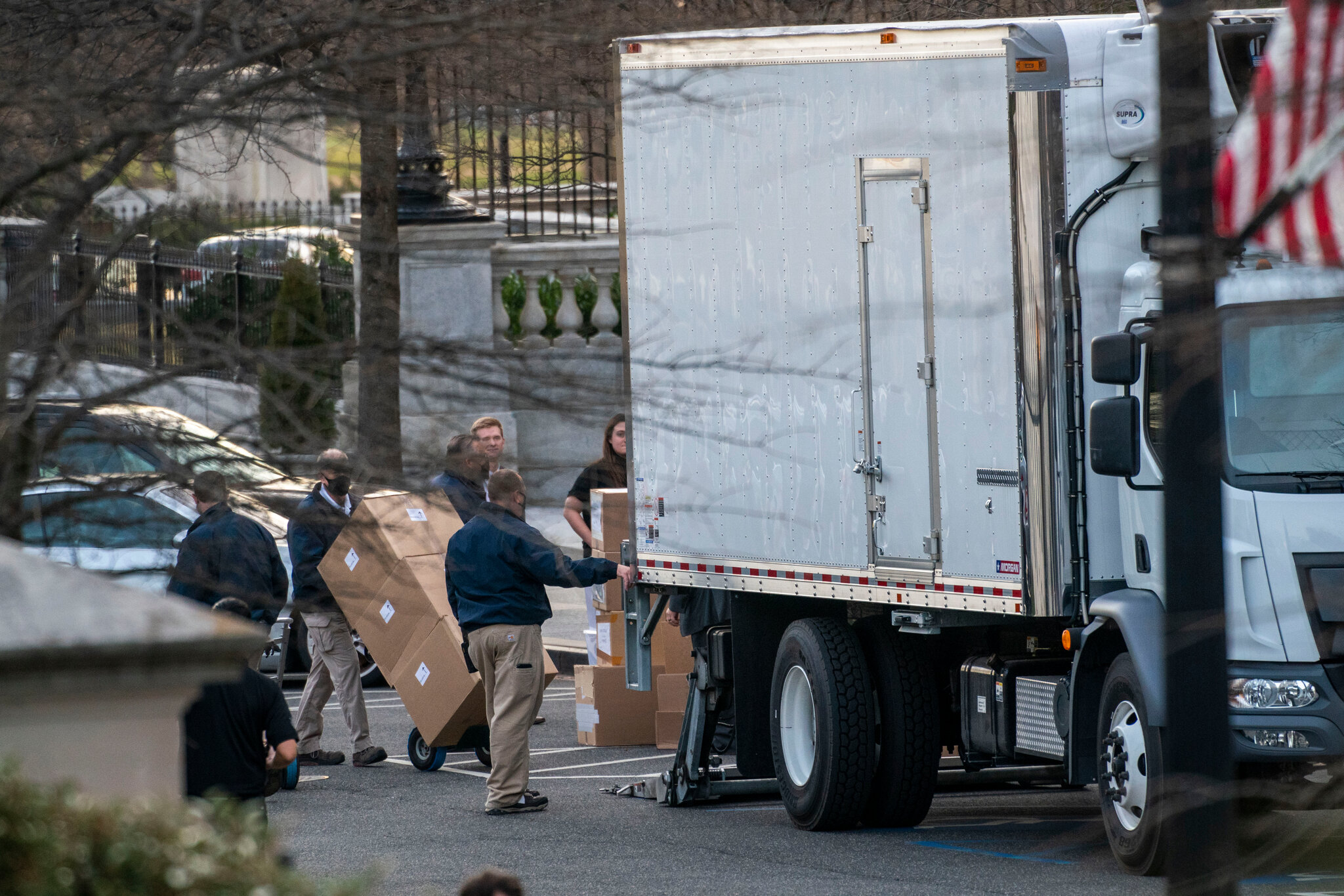 La Casa Blanca usa “La Mudanza” de Bad Bunny para presumir política antimigratoria de Trump